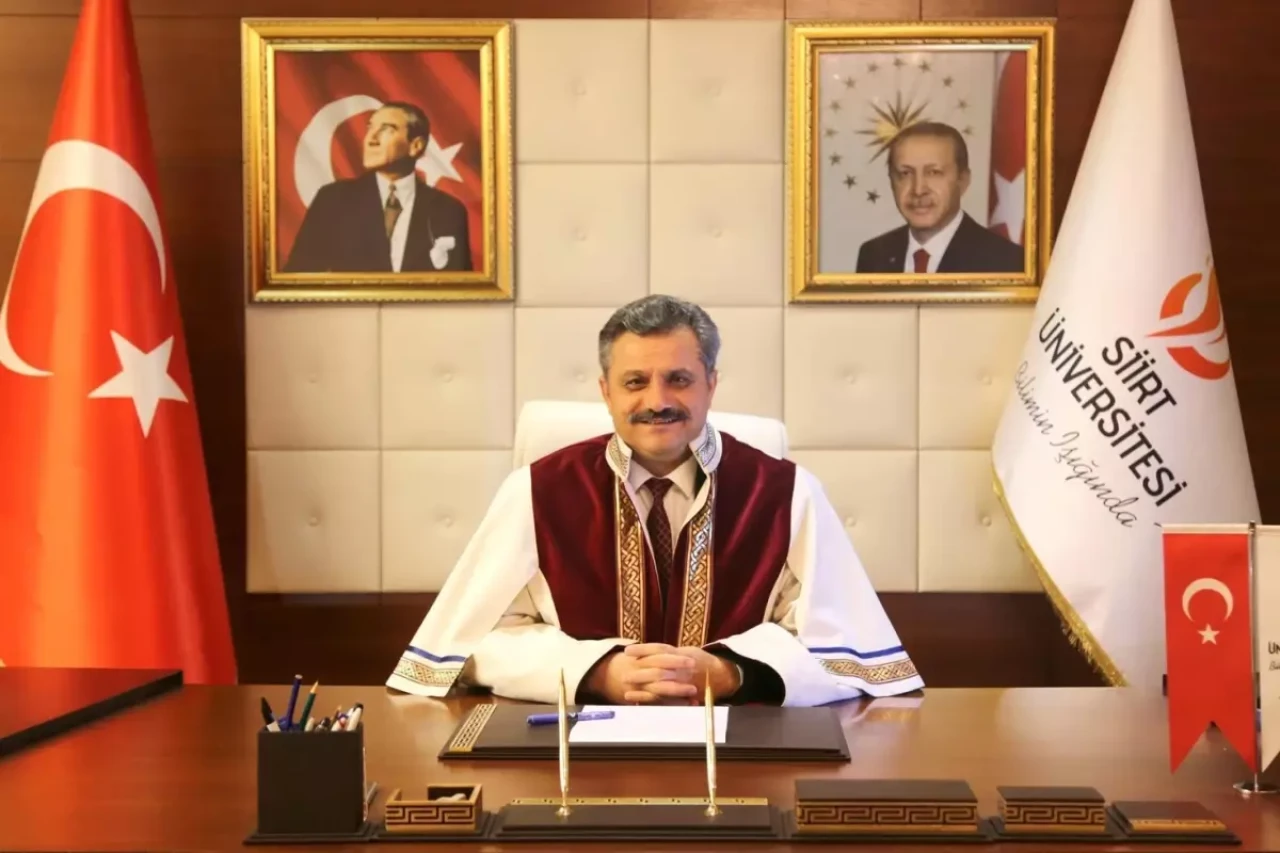 Siirt Üniversitesi rektörünün sinekliğe harcadığı para dudak uçuklattı