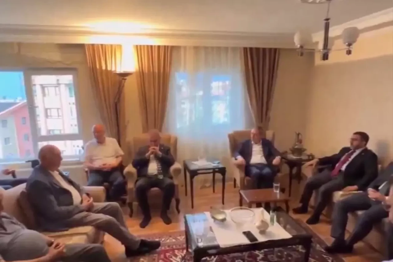 CHP'li vekilin annesinin taziyesinde Kürtçe mevlit okundu