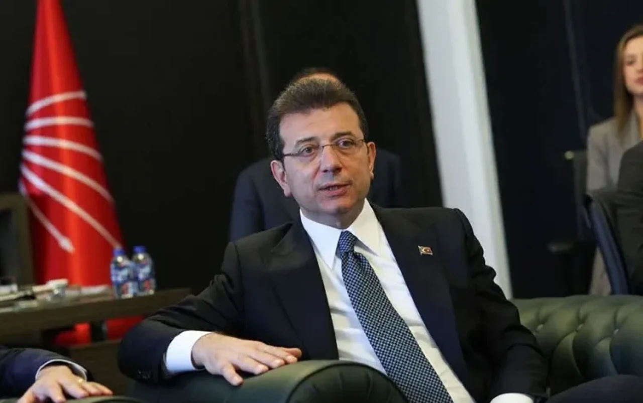 İmamoğlu'ndan günler sonra yeni fotoğraf! Duruşmada "Bana bakma" gerginliği çıktı