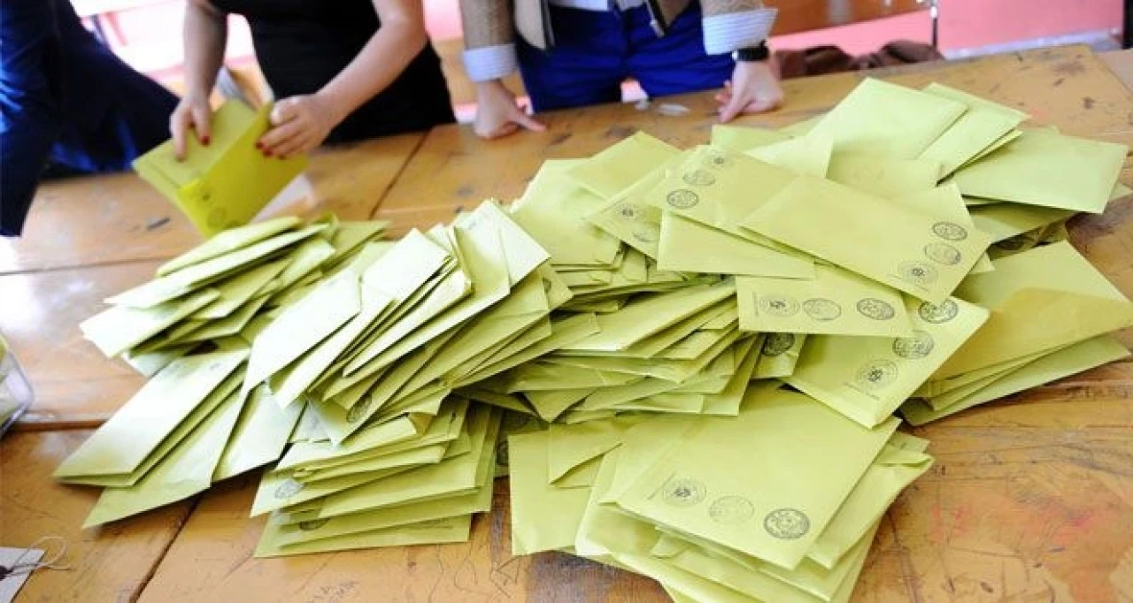 2025'in ilk 7 ayında partilerin oyları değişti, birinci parti...