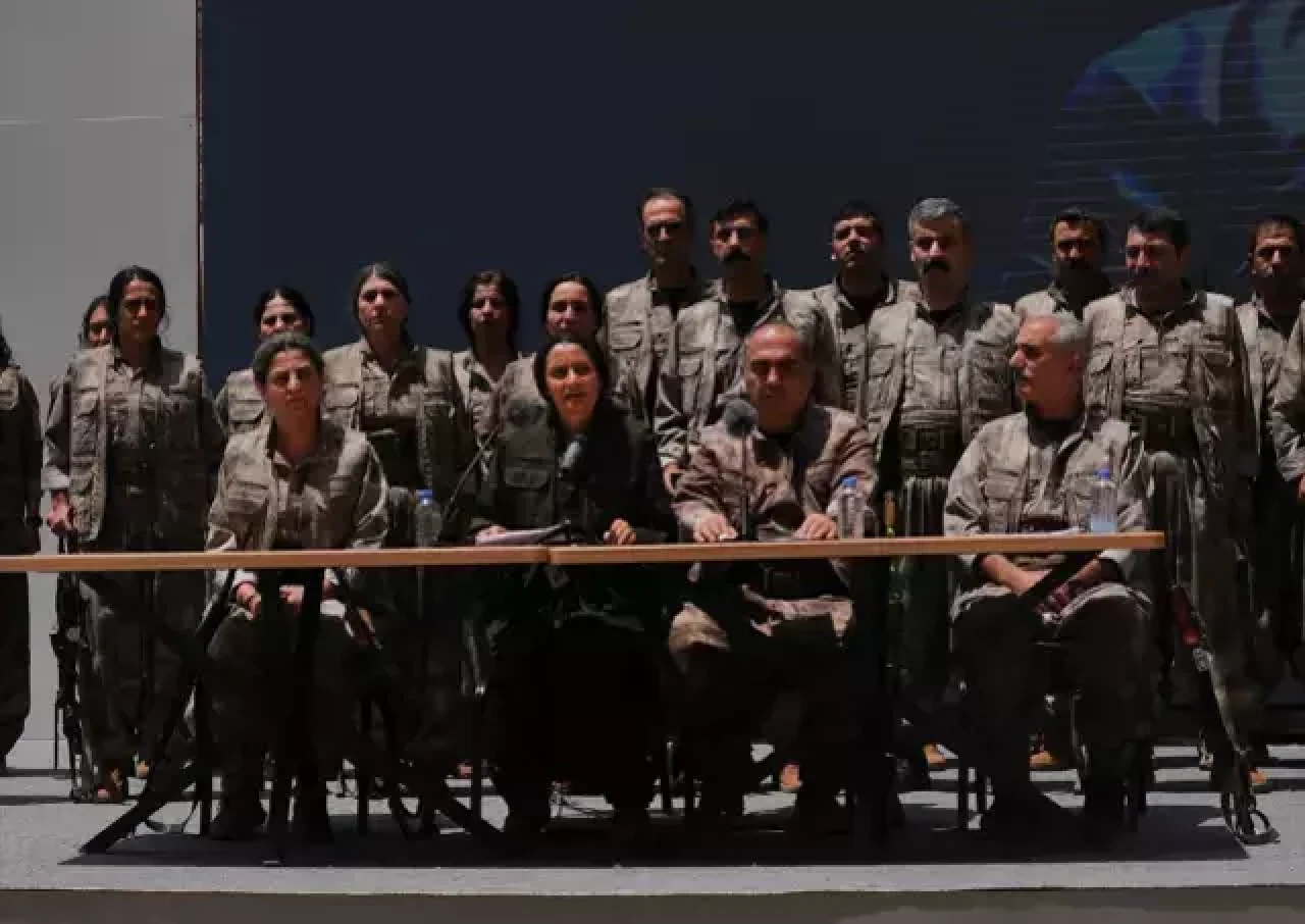 Terör Örgütü PKK'nın silah bırakması dünyada manşetlerde!