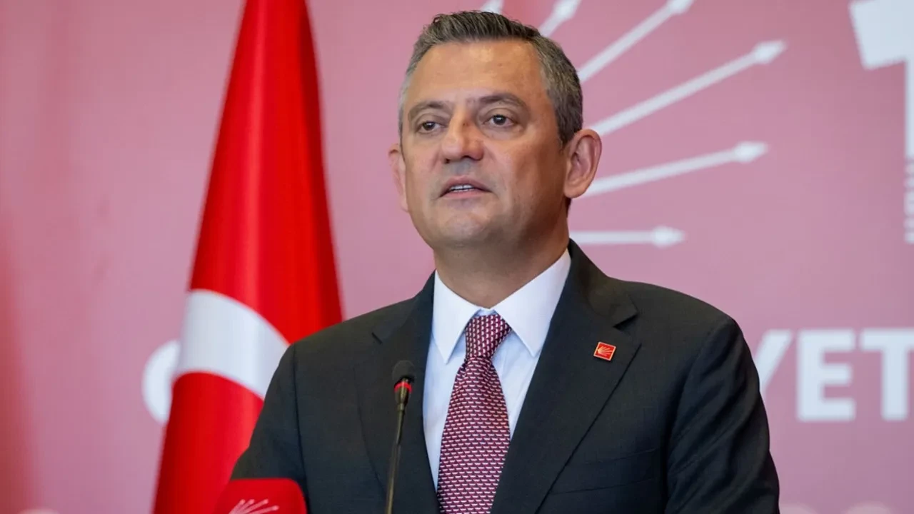 Herkes merak ediyordu, CHP'nin komisyon kararını Özgür Özel açıkladı
