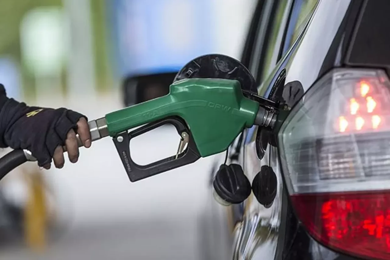 Akaryakıta yeni zam! Bir eşik daha aşılıyor