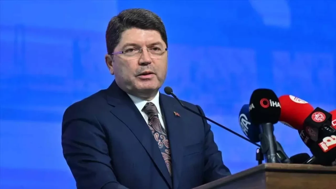 Leman Dergisi'ne soruşturma: Bakan Tunç'tan sert açıklama!