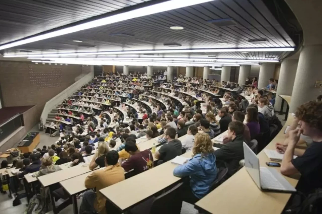 4 üniversitede 14 fakülte ve enstitü kapatıldı