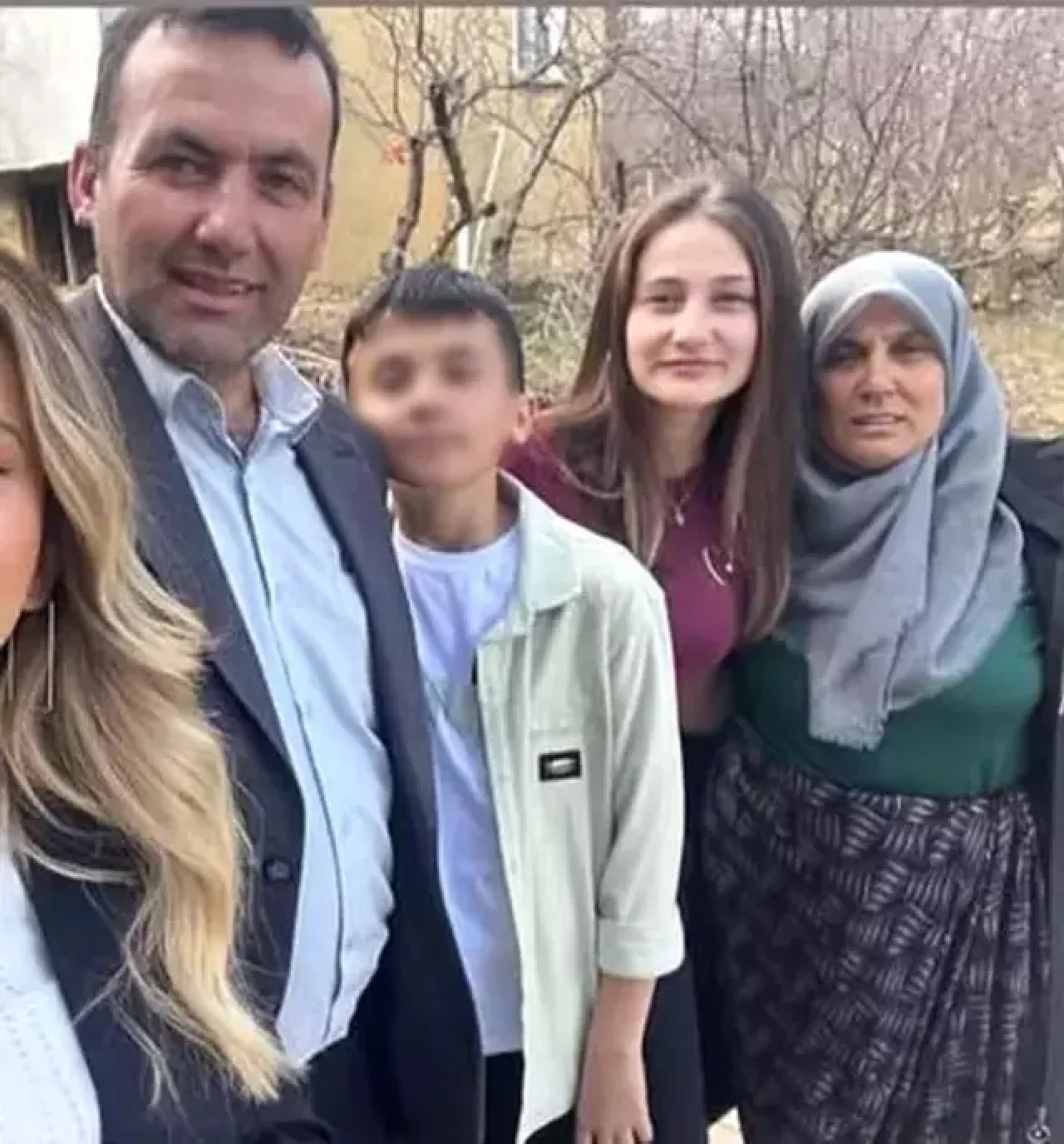 Vahşi saldırı: Anne katledildi, oğul ölü taklidiyle kurtuldu!