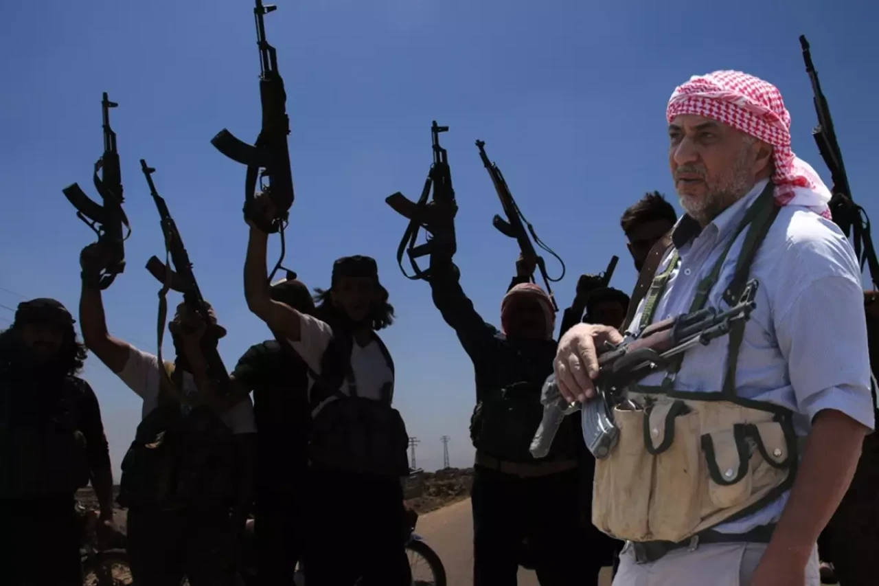 Süveyda'da iç savaş alarmı: 50 bin aşiret kentte, çatışmalar şiddetlendi!