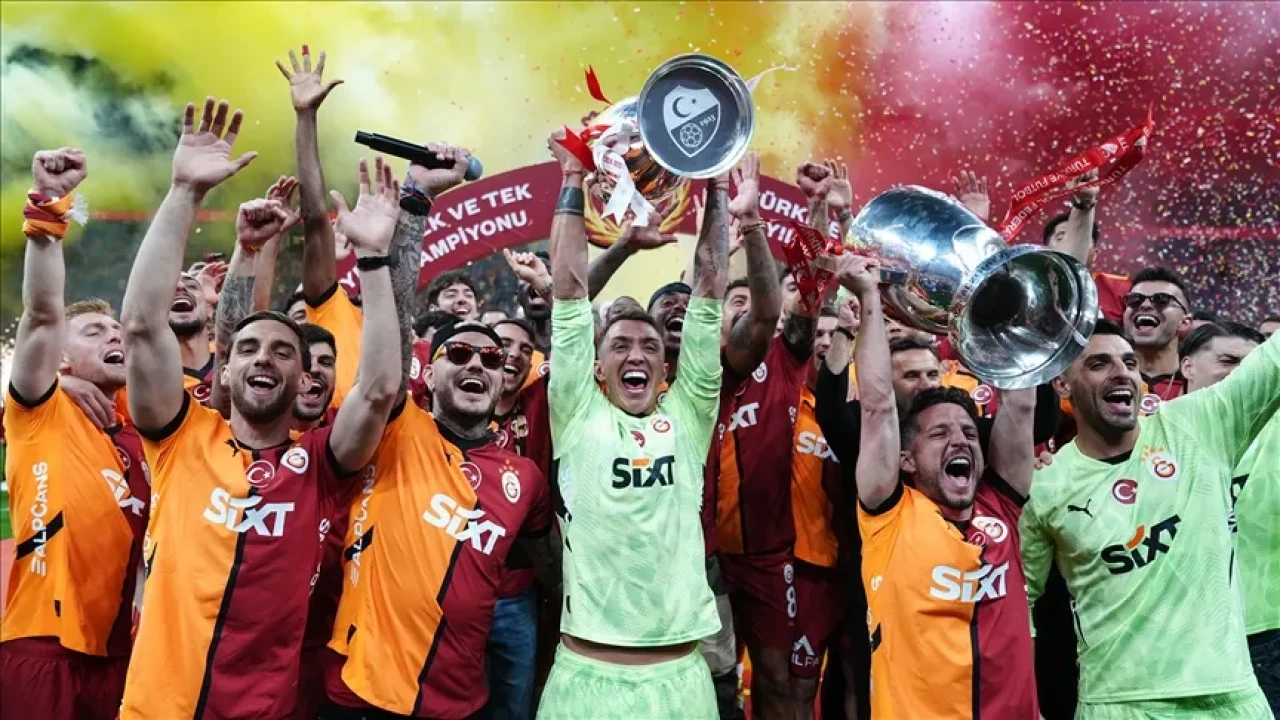 Resmen açıklandı! Galatasaray'da genç futbolcu ile yollar ayrıldı