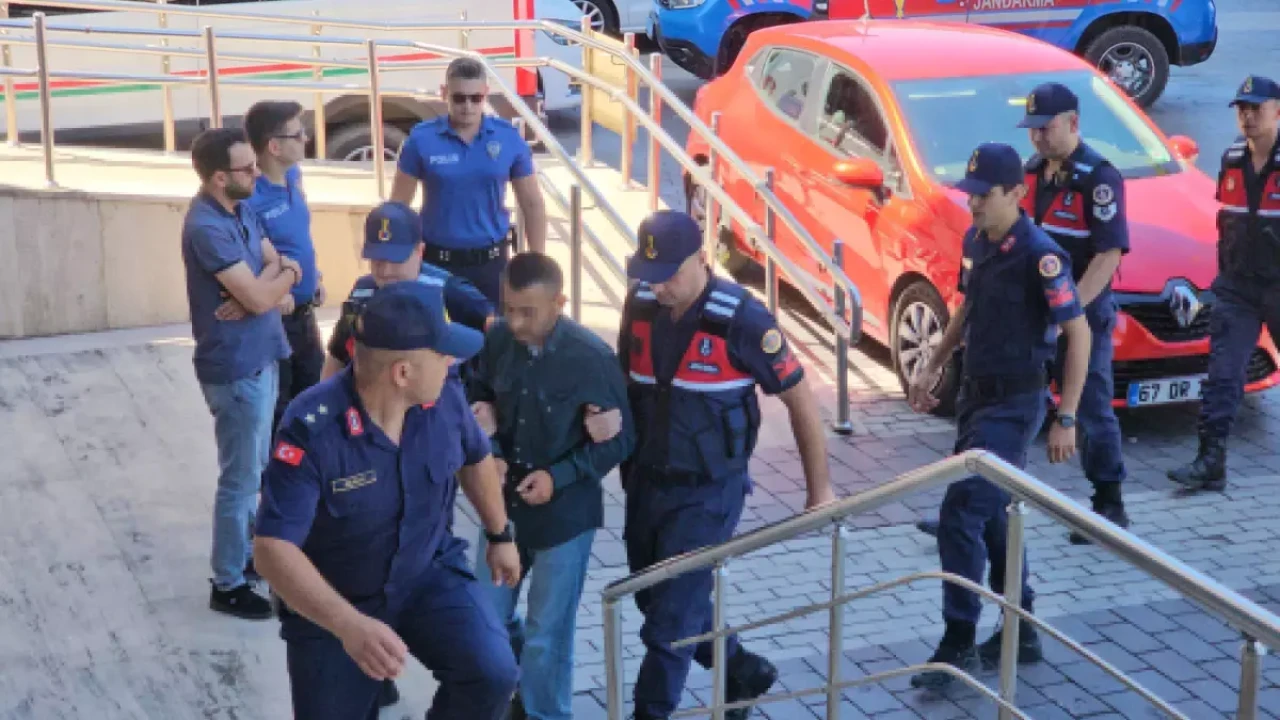 Babaanne ve 2 torununu, kardeşini dövdükleri için bıçaklamış