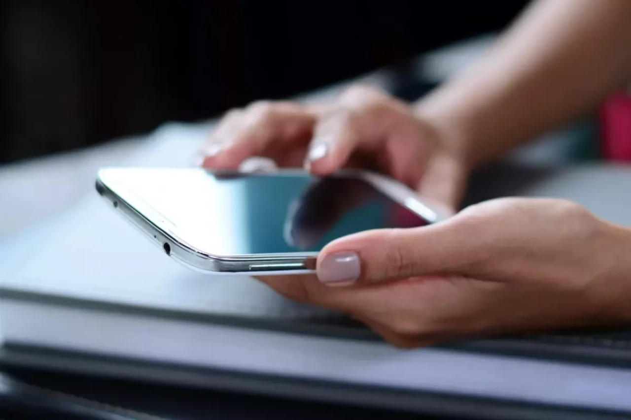 İngiltere’de telefon şebekeleri çöktü: Milyonlarca kullanıcı iletişim kuramıyor!