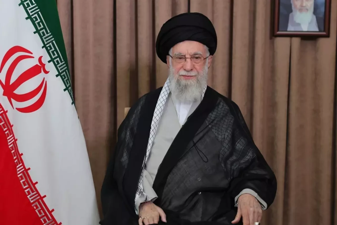 Hamaney’den ABD’ye sert tehdit: “Tokat attık, Yine atarız!”