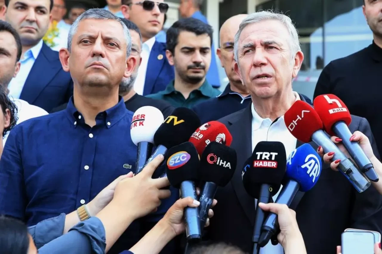 Özel ve Yavaş, tartışmalı karikatür krizi  üzerine ters düştü!