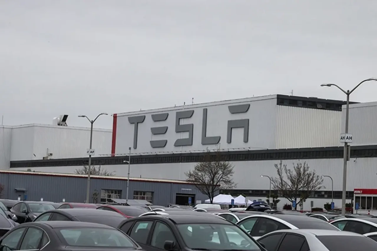 Tesla'dan ucuz otomobil hamlesi! Fiyatı ve özellikleri belli oldu