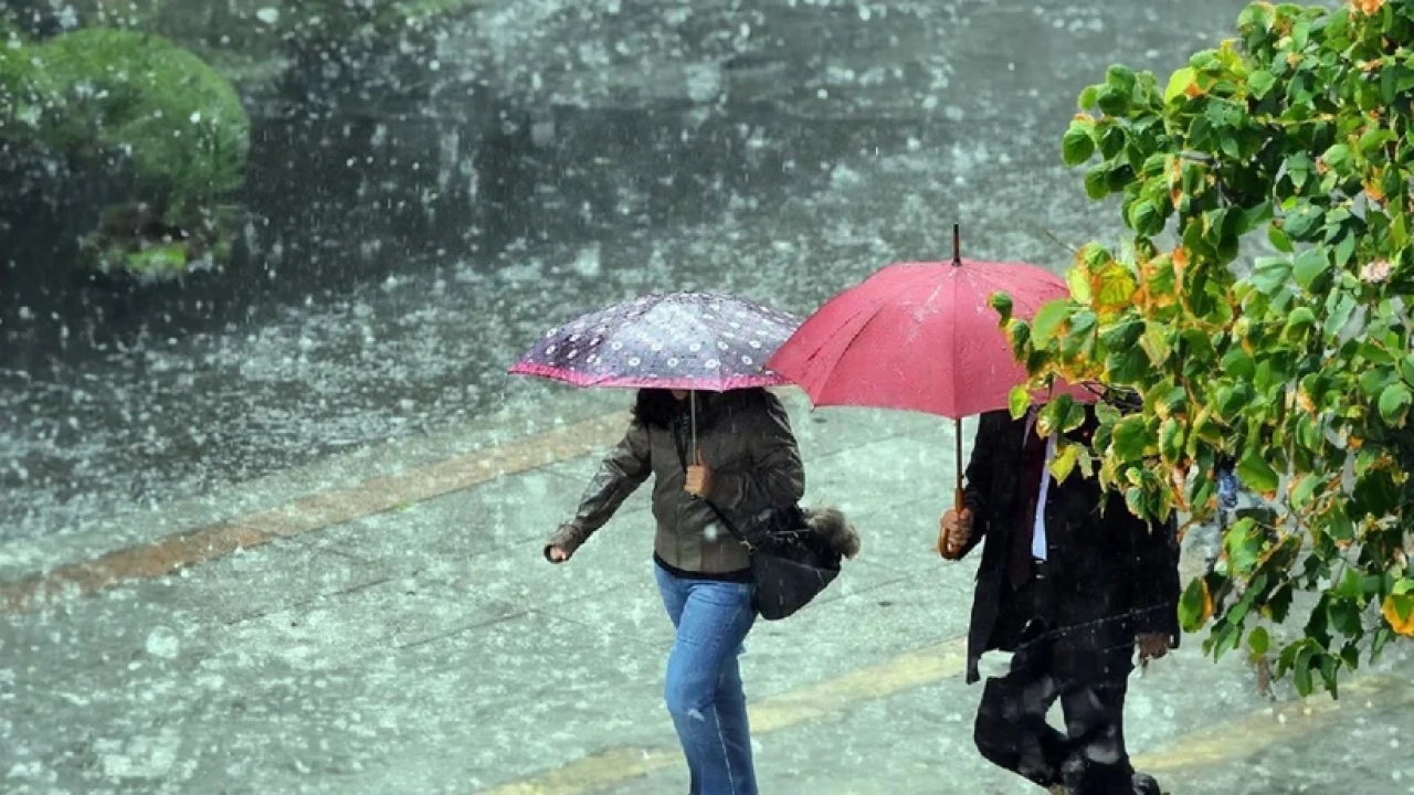 Sıcaklıklar düşüyor! Meteoroloji'den yağış müjdesi geldi...
