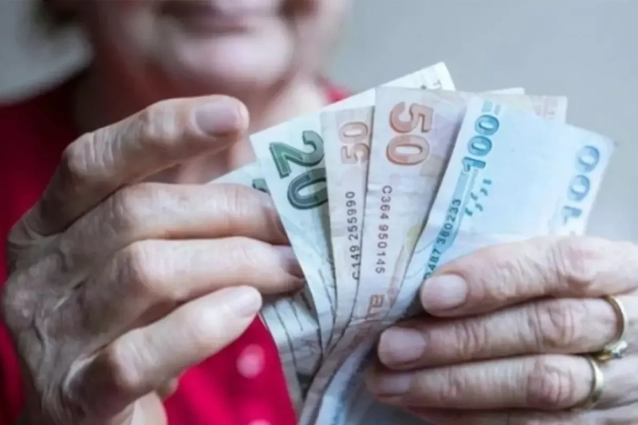 Emekliye zam farkı müjdesi! O tarihte hesaplara yatacak