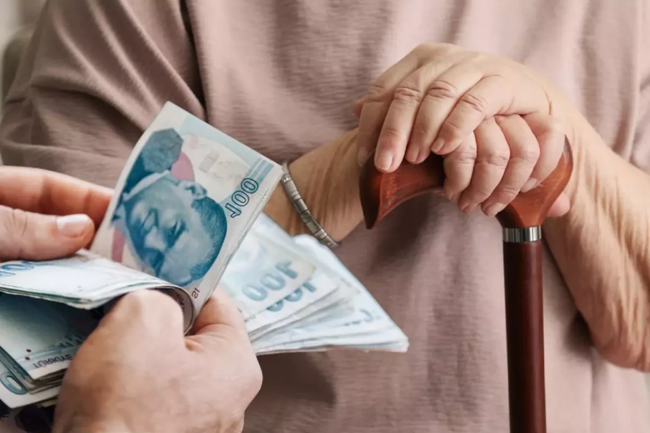 Emeklilerin beklediği gün geldi! Bugün hesaplara yatıyor