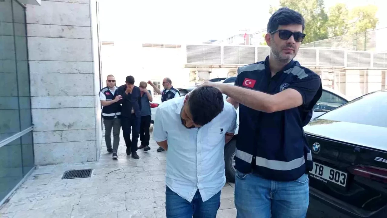 Araçla üzerinden geçerek akrabasını öldürdü!