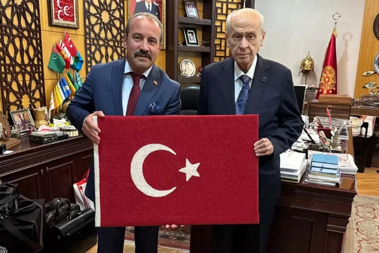 MHP'li ismin başkanlık ettiği beldenin ismi "Bahçeli" olarak değiştirildi