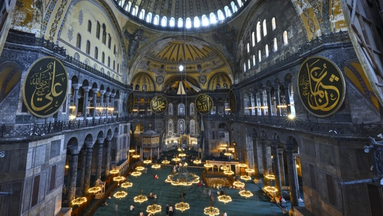 Ayasofya'da yeni uygulama başladı!