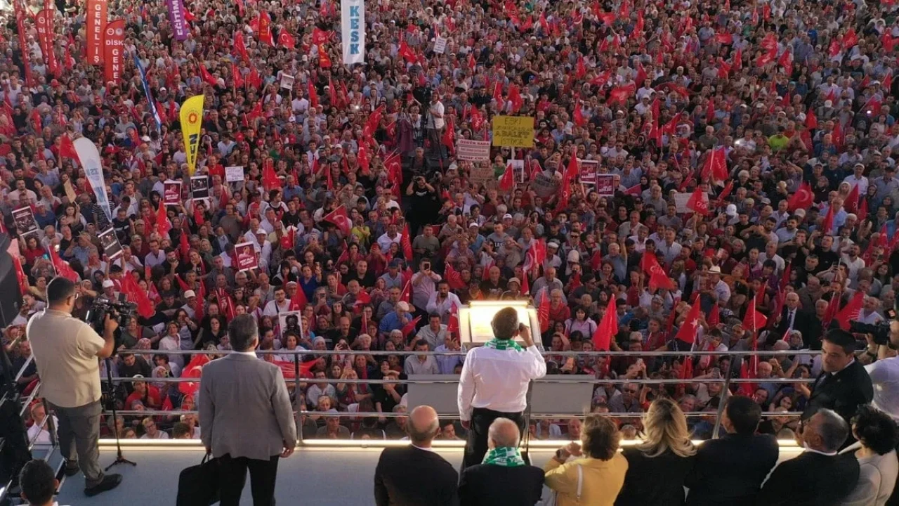 CHP Lideri Özgür Özel:  “Sırf oyla alamadıkları belediyeleri yargı eliyle ele geçirmek istiyorlar”