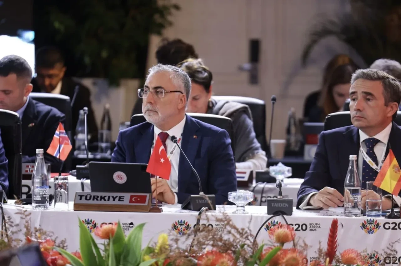 Bakan Işıkhan, Türkiye'nin istihdam stratejilerini tanıttı!