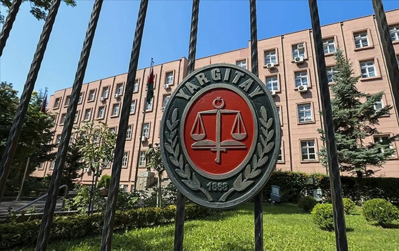 Yargıtay'dan şaşırtan karar: Banyo yapan kadını izlemek 'cinsel taciz' sayılmadı