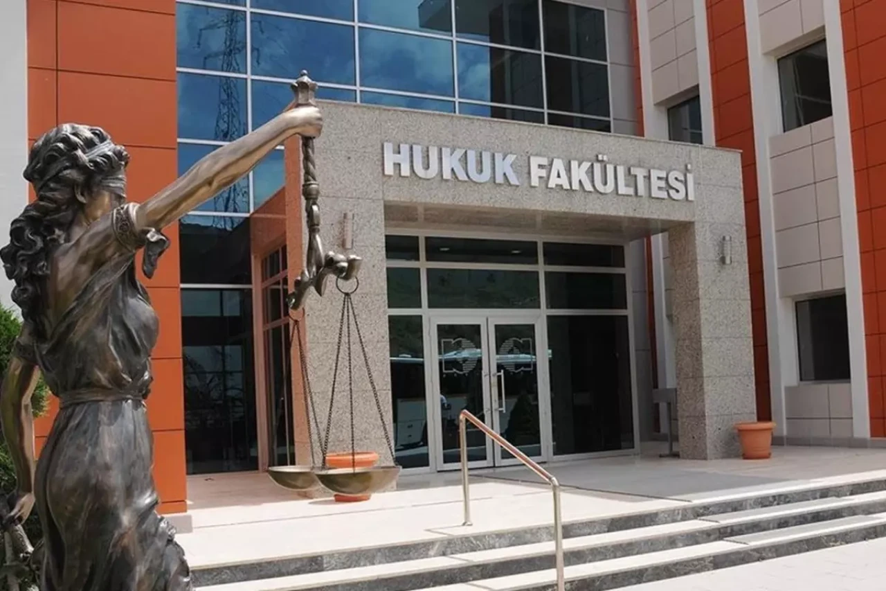 Hukuk fakültesine girmek için ilk 100 bin şartı durduruldu