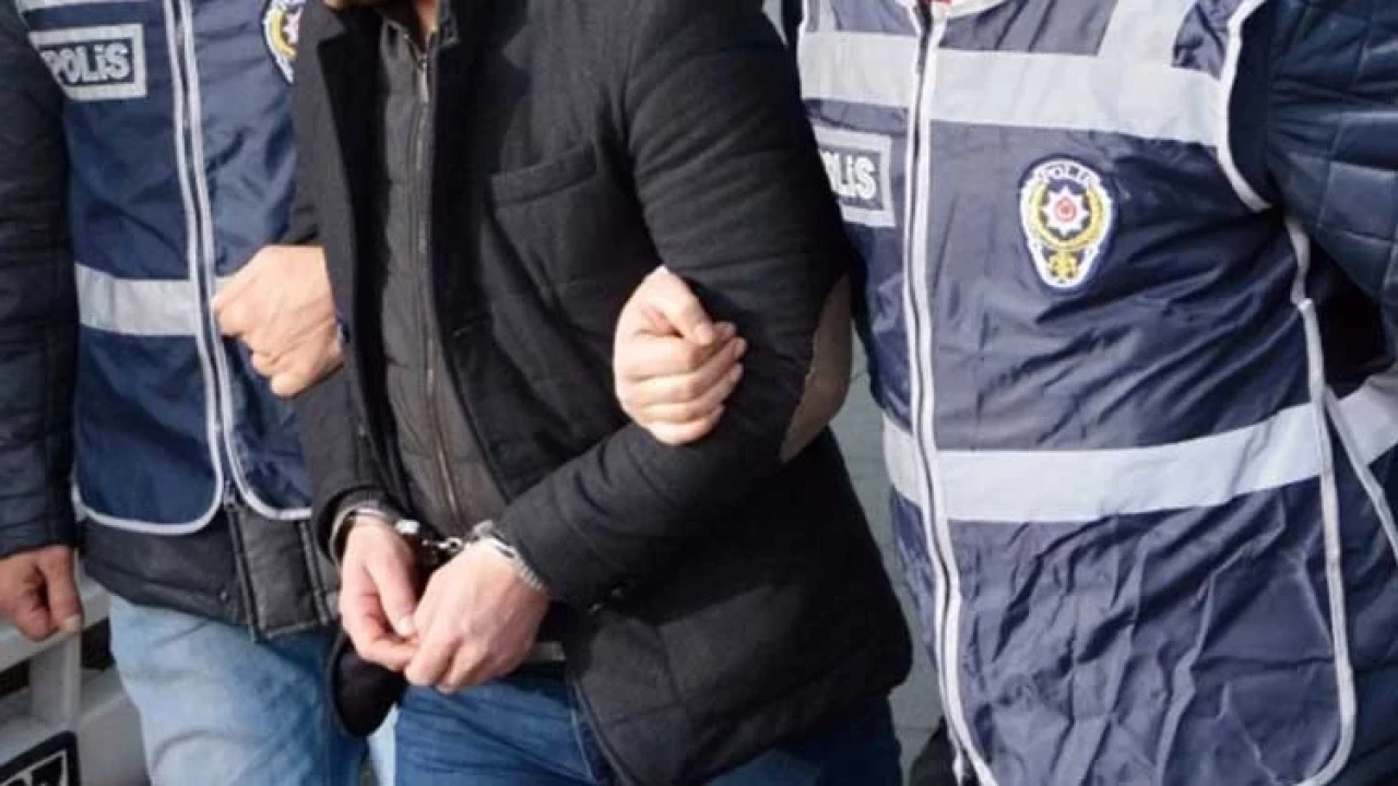 İstanbul'da silahlı suç örgütüne dev operasyon: 14 gözaltı, çok sayıda silah ele geçirildi!