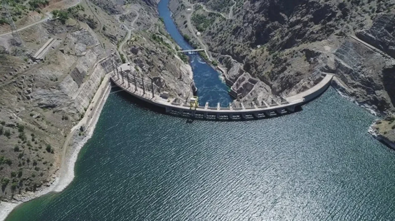 Temmuzda elektrik tüketimi sıcak hava etkisiyle arttı, doğalgaz üretimde lider