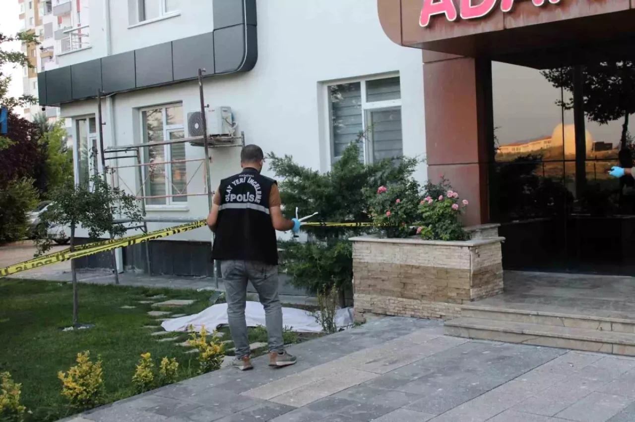 Kayseri'de kadın 8. kattan düştü, hayatını kaybetti