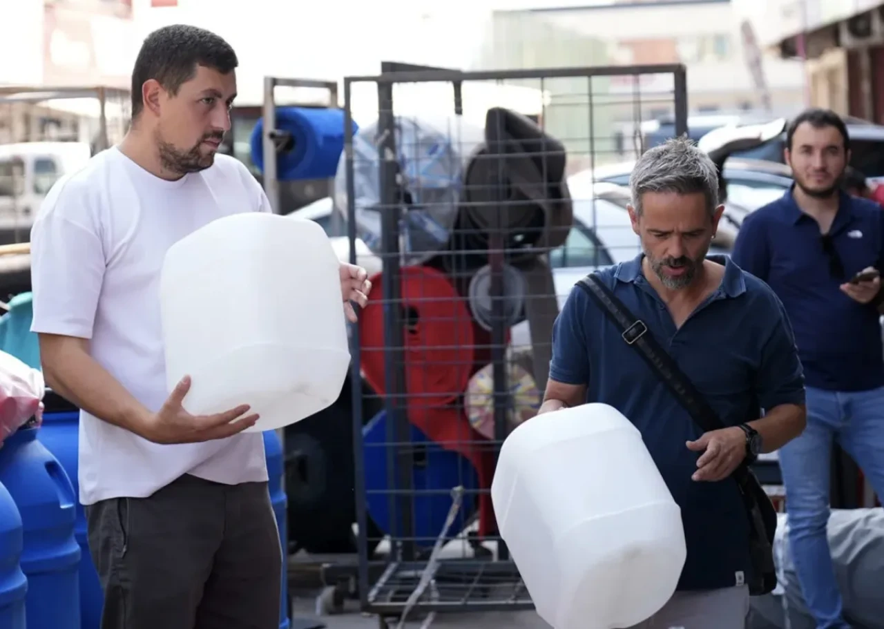 İzmir’de su krizi: Vatandaşlar su ihtiyacını bidonlarla karşılıyor!