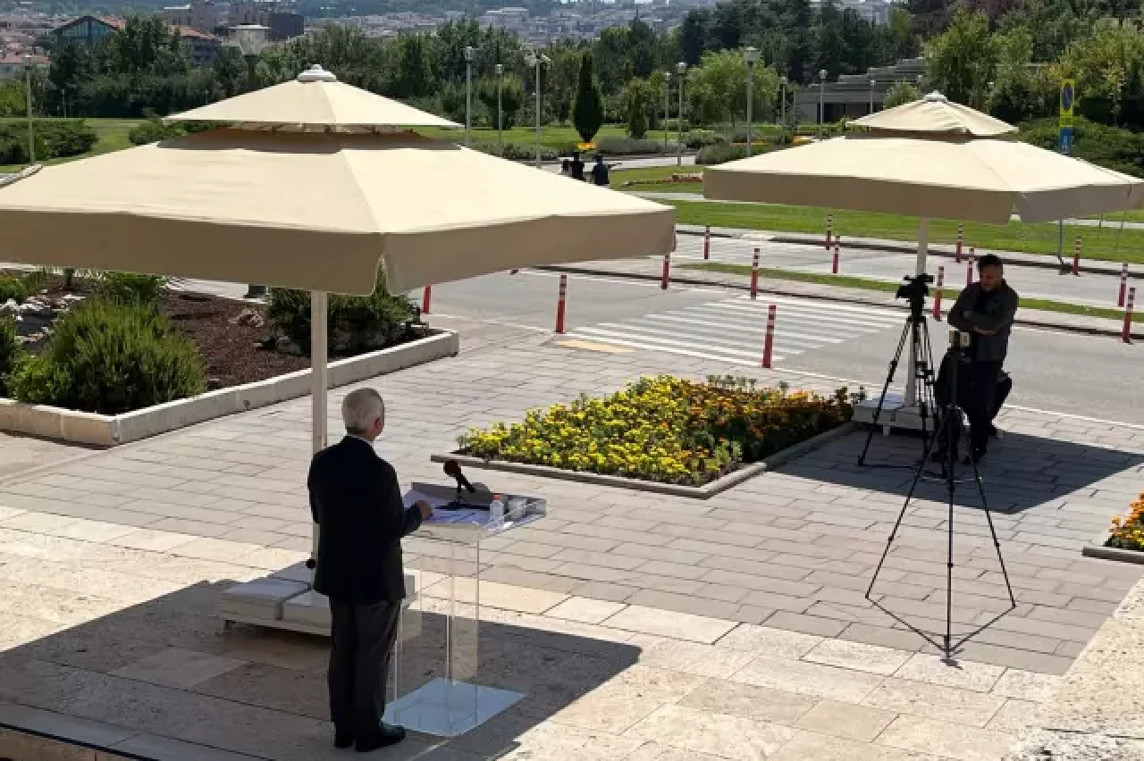 Milletvekilinin basın toplantısını sadece tek izleyici katıldı!