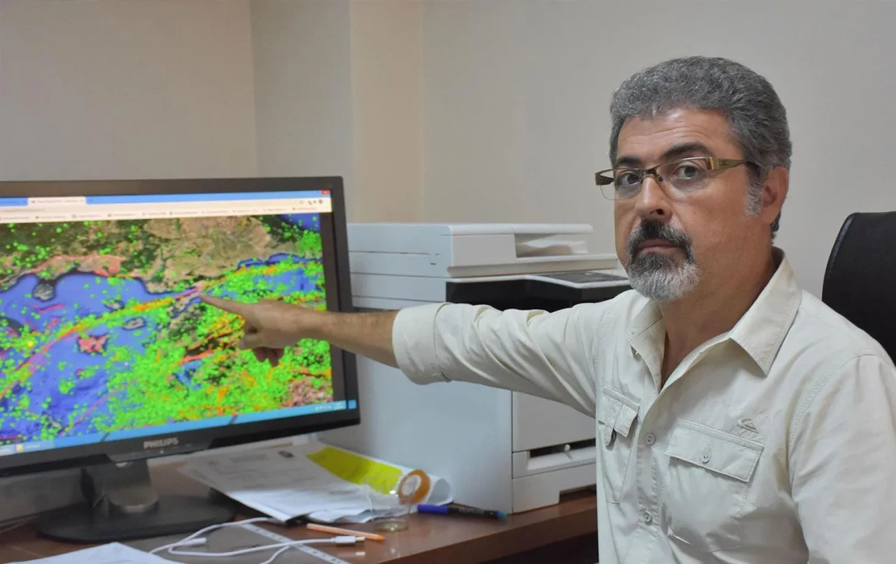 Ünlü uzman deprem fırtınası yaşanacak 2 ilimizi açıkladı