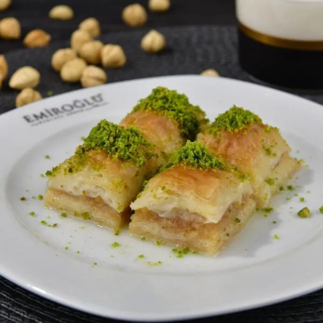 Sütlü Nuriye: Emiroğlu Baklava ile Tatlıda Yeni Bir Deneyim