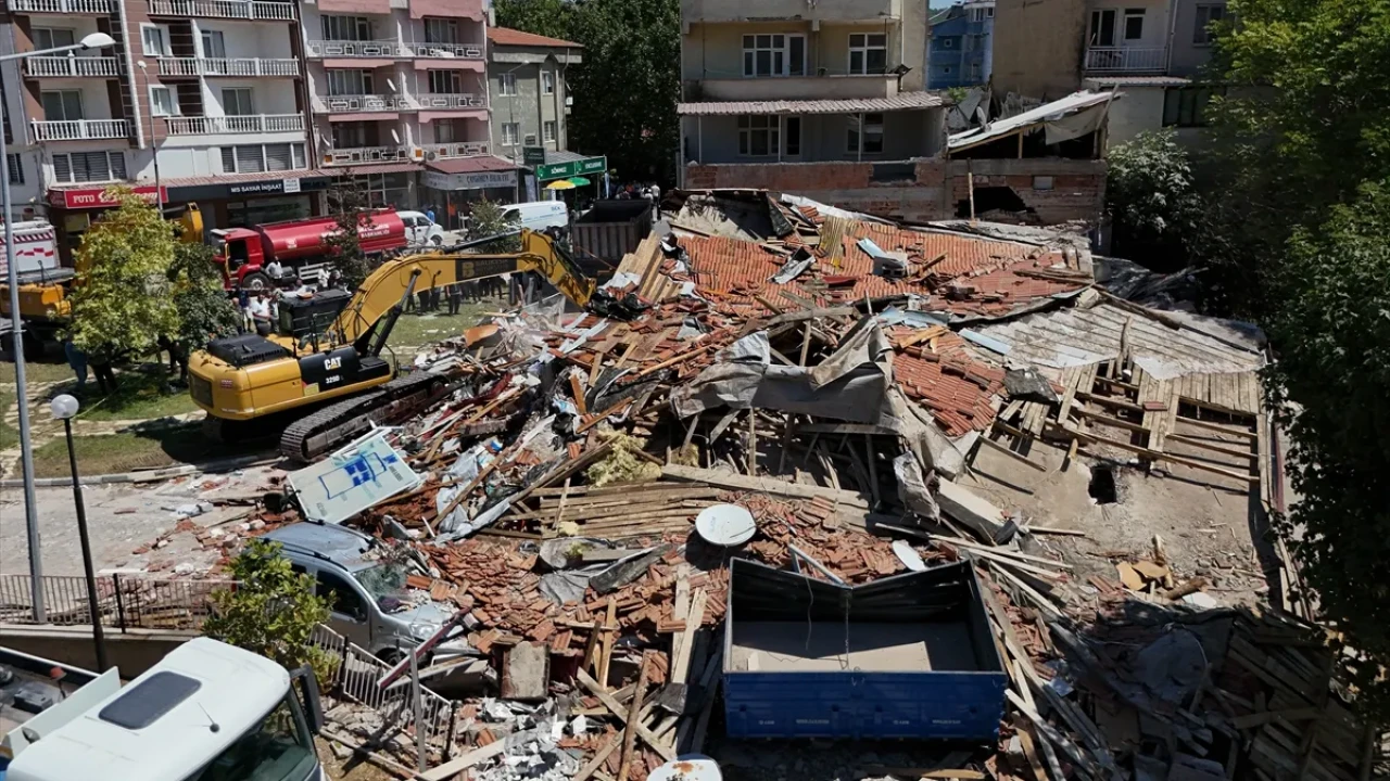 Balıkesir'de depremde yıkılan binanın sahibi tutuklandı!