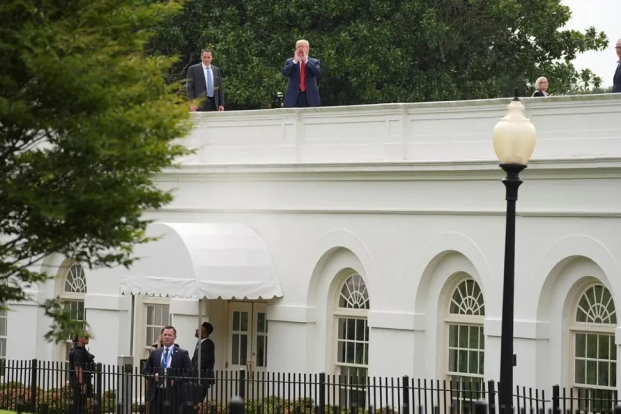 Trump Beyaz Saray çatısında görüntülendi: “Küçük bir yürüyüş yapıyorum”