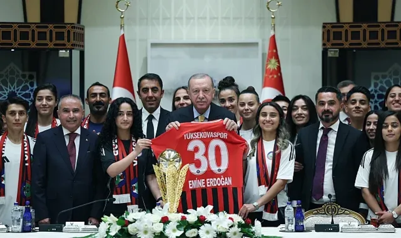 Cumhurbaşkanı Erdoğan, Yüksekovaspor'u kabul etti