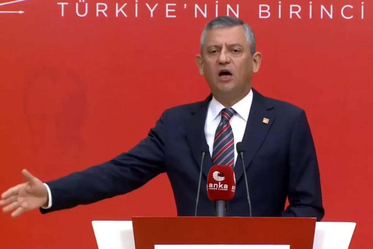 "Hediyem olacak, saat 12'yi bekleyin" diyen Özgür Özel'den bomba iddia