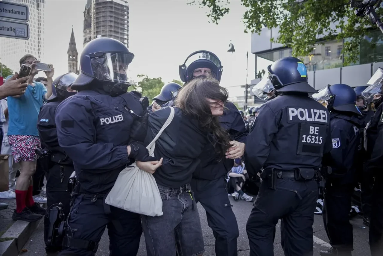 Alman Polisi, Filistin destek gösterisine sert müdahale gerçekleştirdi!