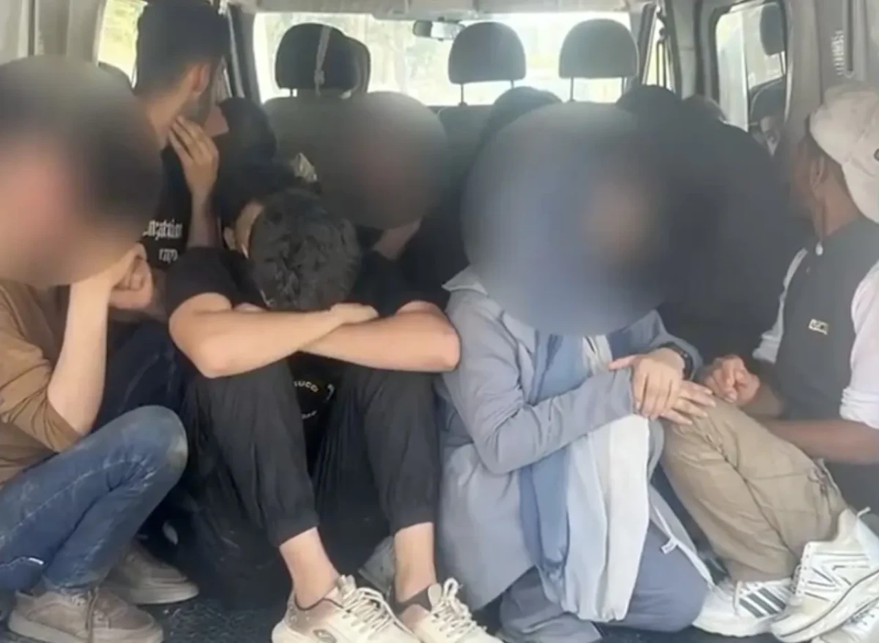 Düzensiz göçle mücadelede kararlılık sürüyor: 22 göçmen kaçakçısı tutuklandı