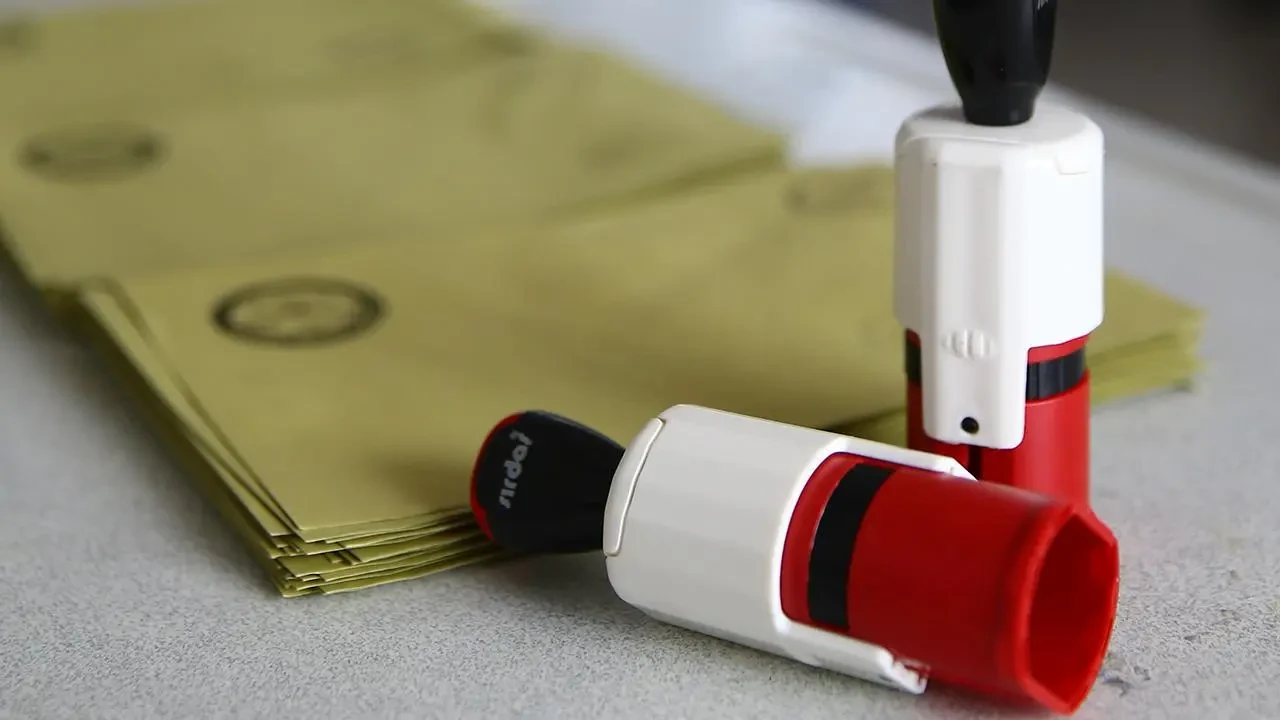 Bu anketin sonuçları şaşırtıcı! İktidara oy vermekten vazgeçer misiniz diye sorulunca...