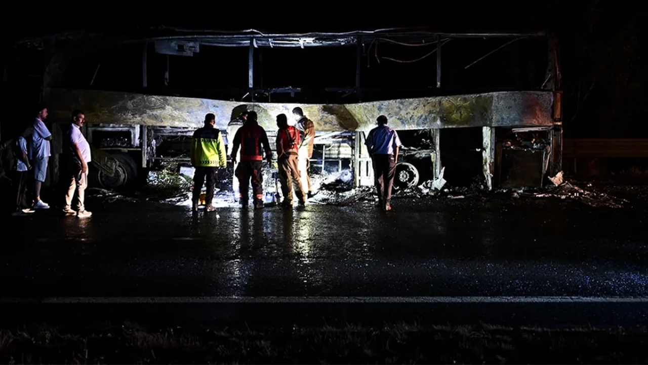 İçinde 36 kişi vardı! Ankara'da alev alev yanan yolcu otobüsünde can pazarı