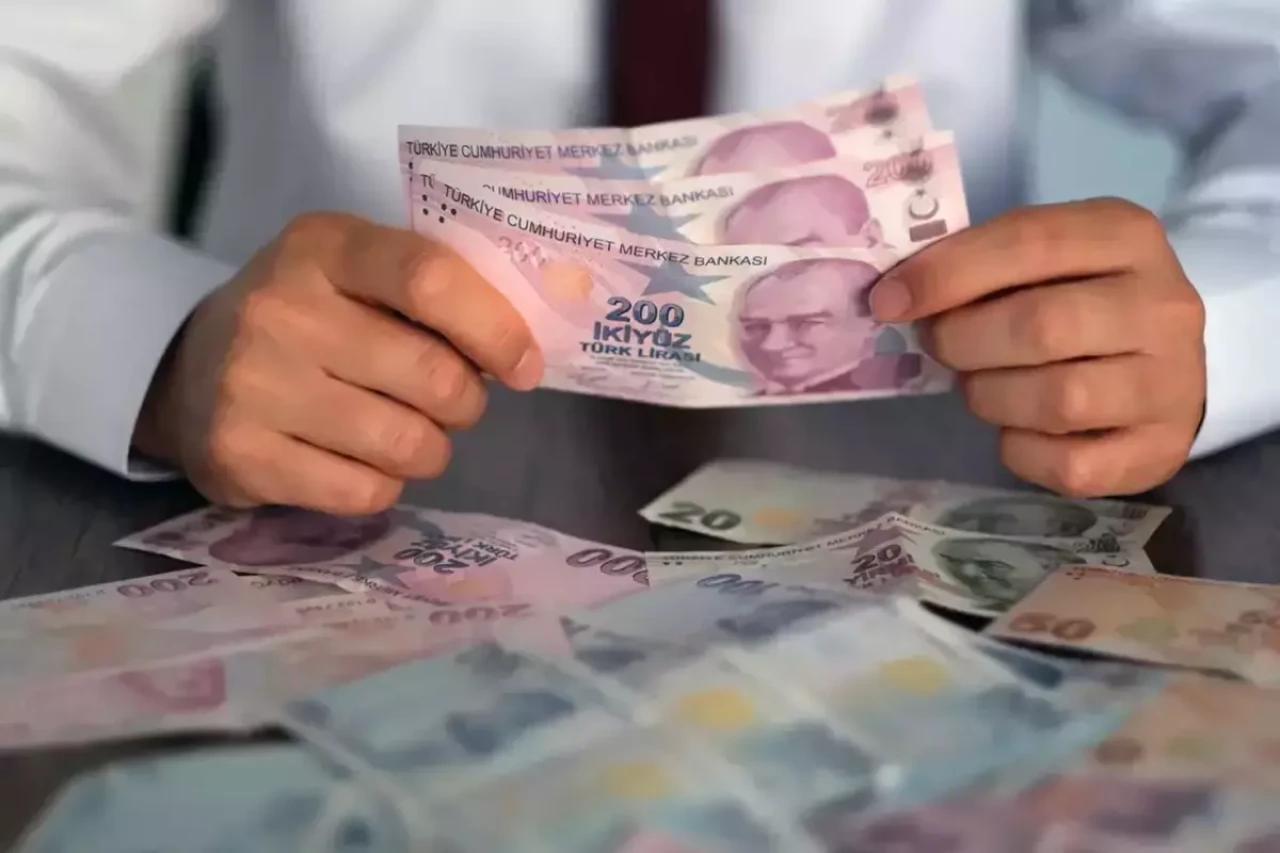 Bakanlık duyurdu! Öğretim ödeneği artırıldı, sözleşmeli personele yeni haklar