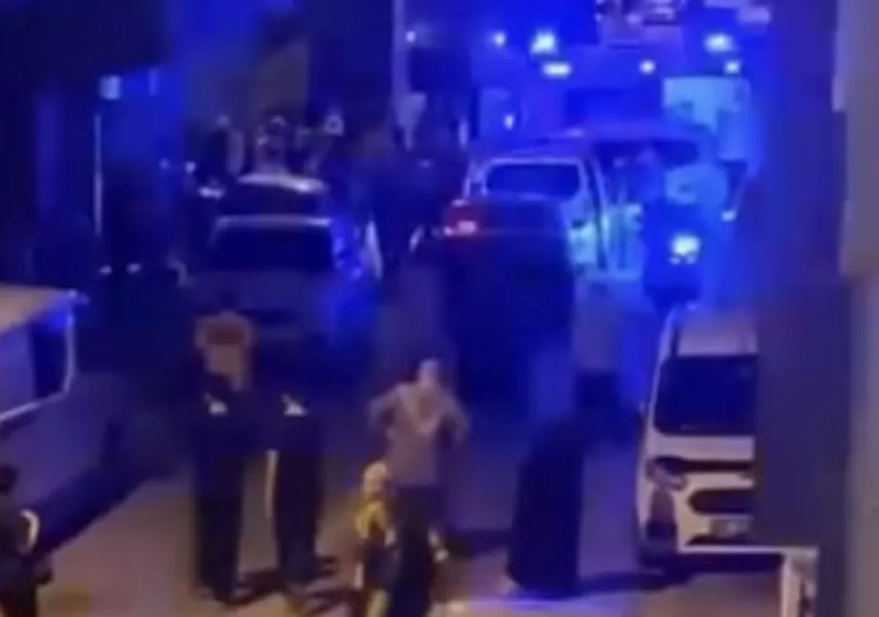 İstanbul'da Peş Peşe gerçekleşen silahlı saldırı: Şüpheliler kamerada yakalandı