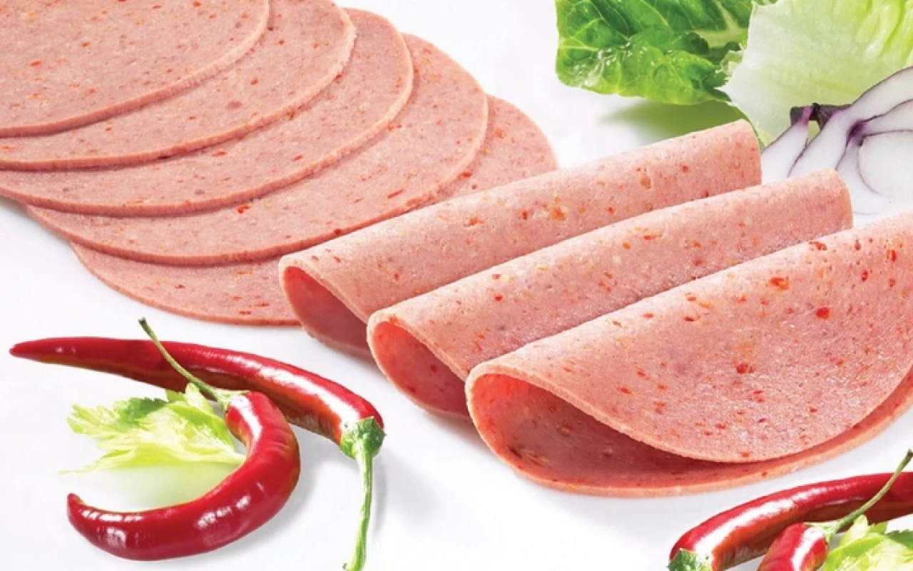 Vatandaşa büyük şok! Zincir marketlerde satılan salamdan domuz eti çıktı!