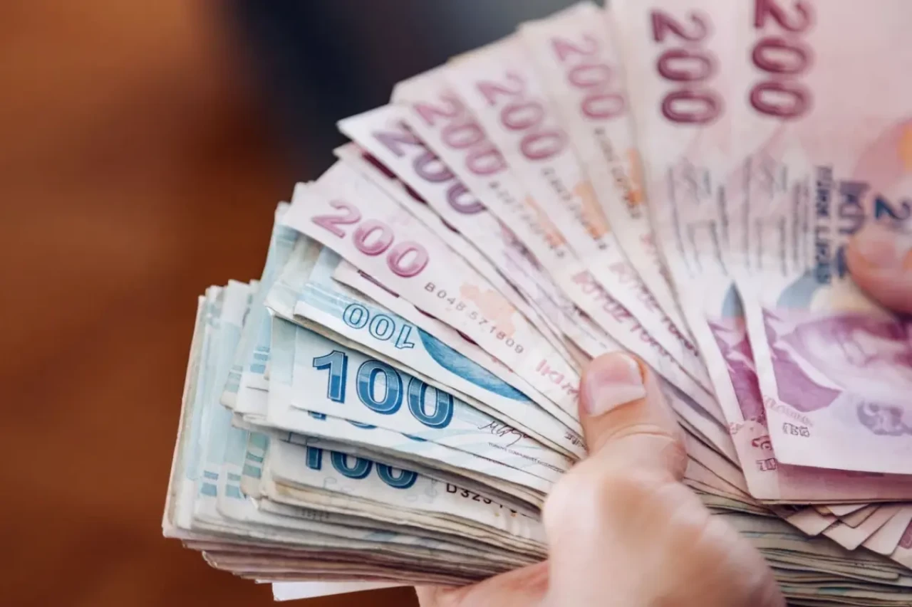 Milyonlarca memur ve emekliyi ilgilendiren zam kararı Resmi Gazete'de