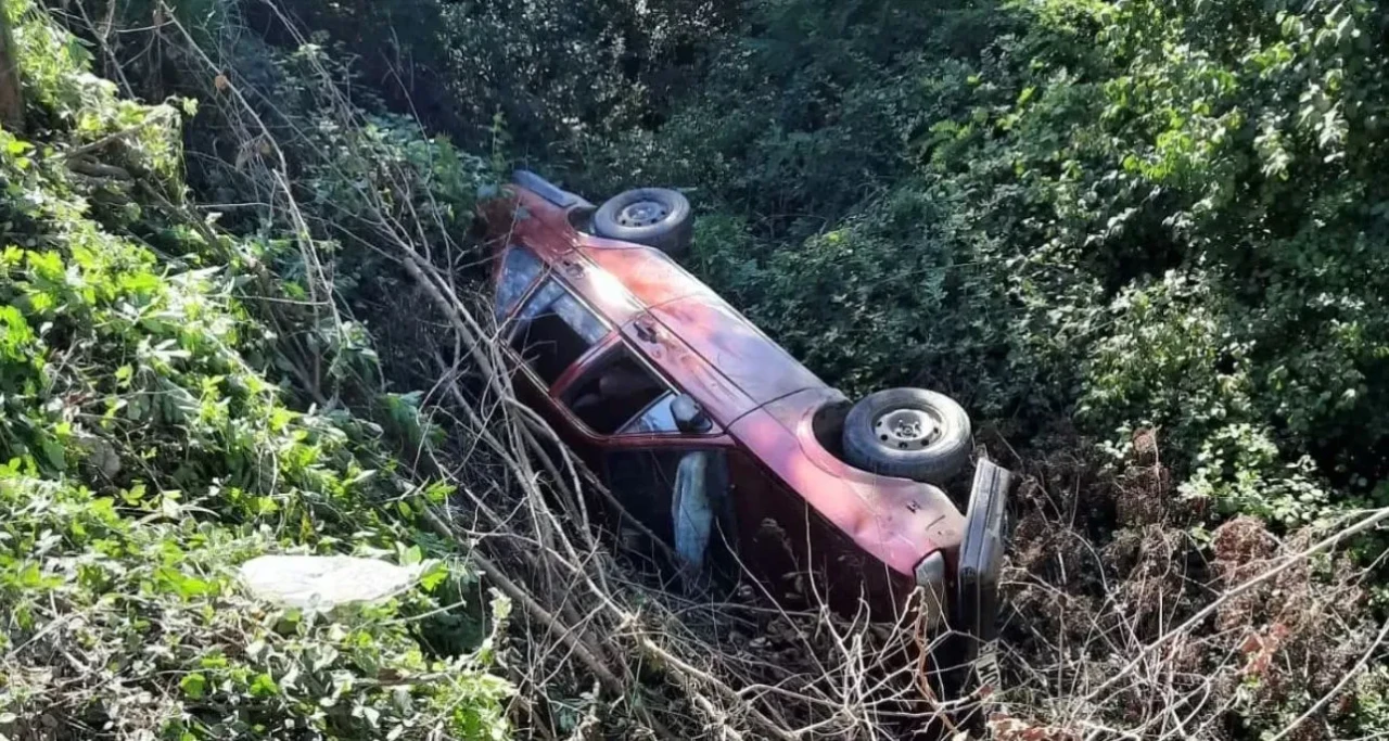 Sapanca’da otomobil şarampole devrildi: 5 Kişi yaralandı