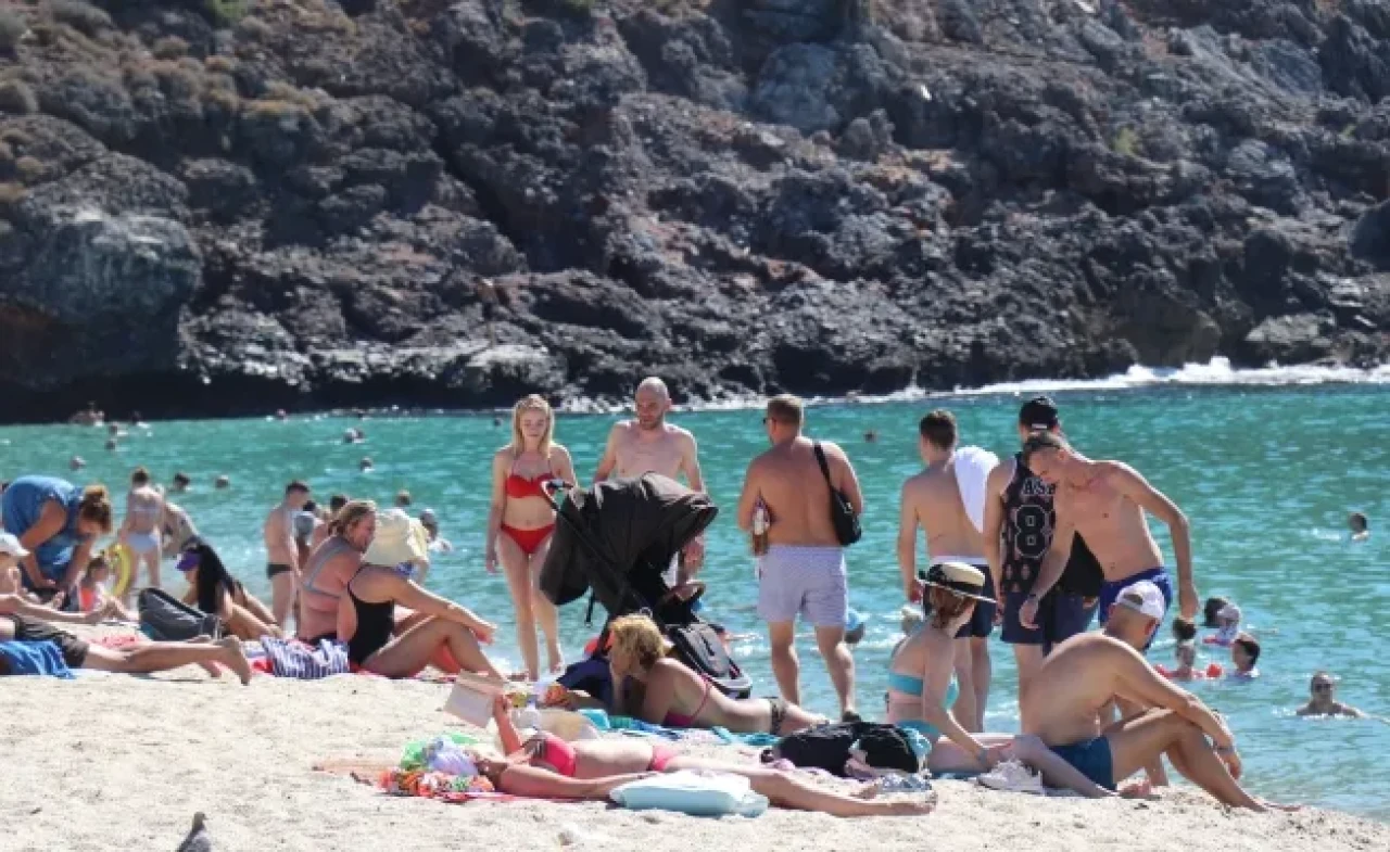 Alanya'da ekim ayında denize girilir mi?