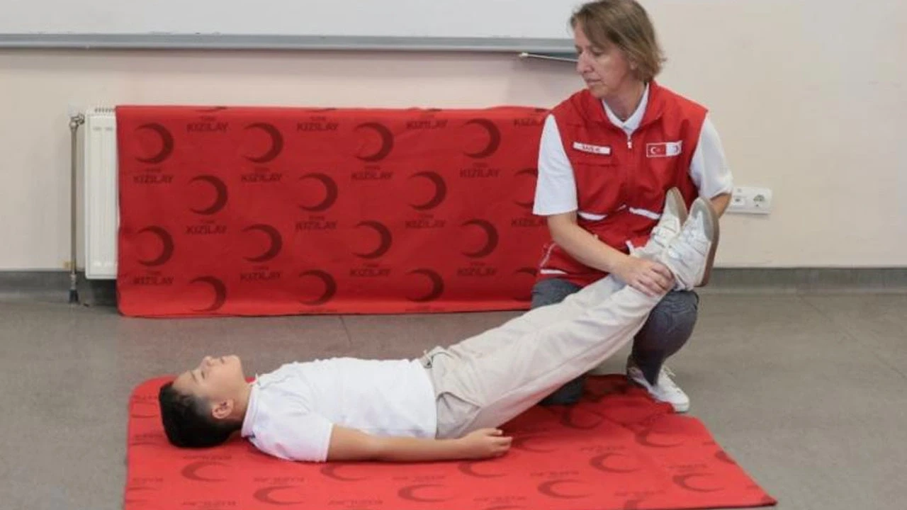 Türk Kızılay'dan okullar için ilk yardım rehberi “Güvenli Davranış, Doğru Müdahale”