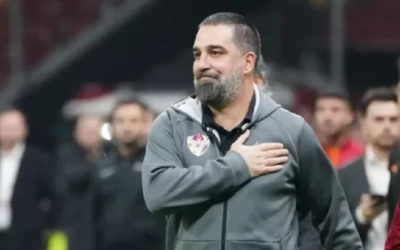 Arda Turan İstanbul'da! Ailesi ile hasret gideriyor...